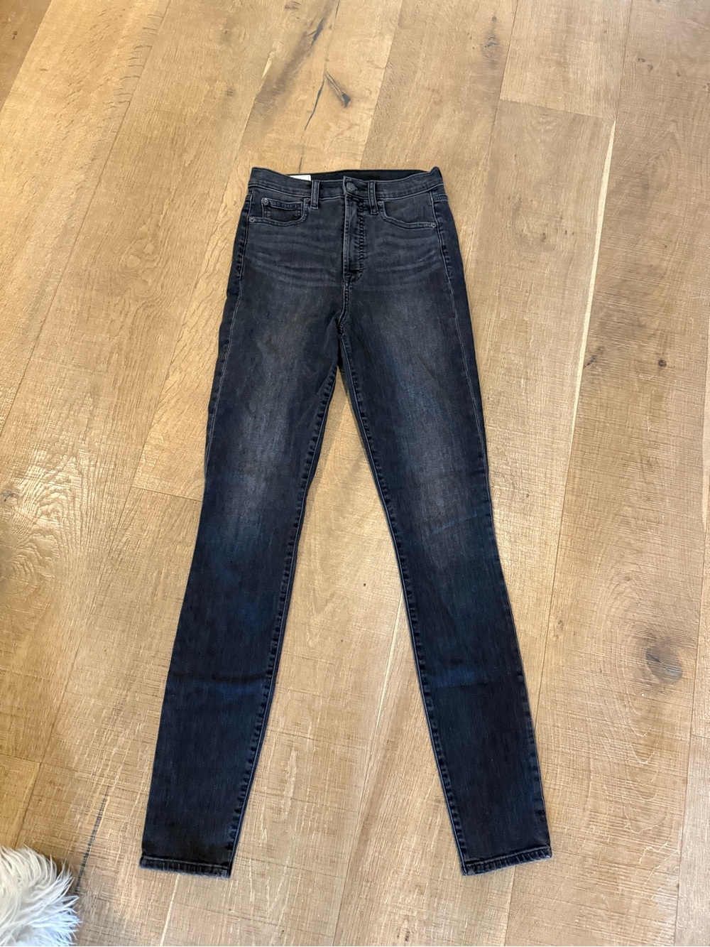 GAP Women’s Skinny Jeans in Washed Black